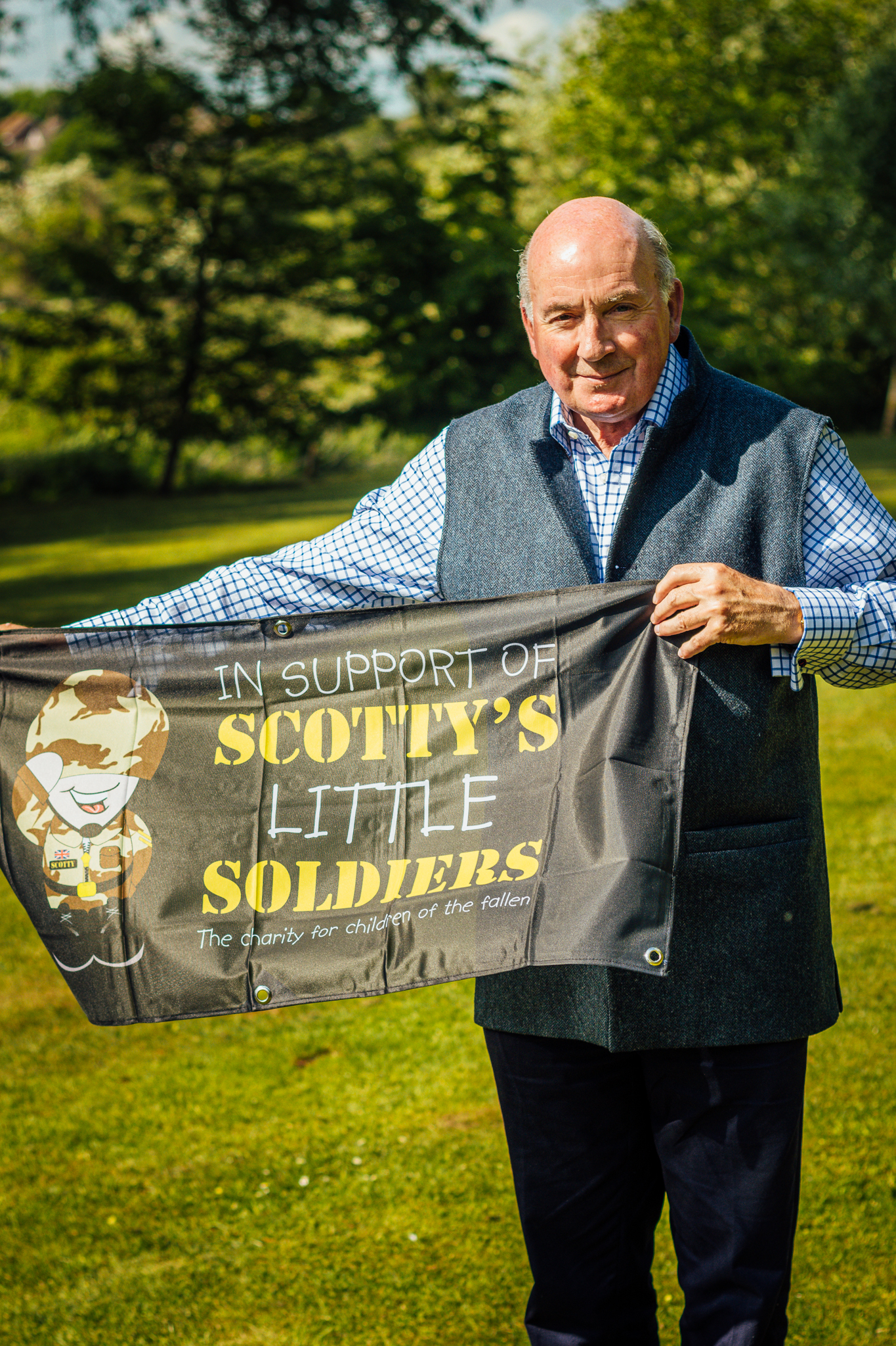 General Lord Dannatt waving the Scotty flag to #HelpFindTheirChildren