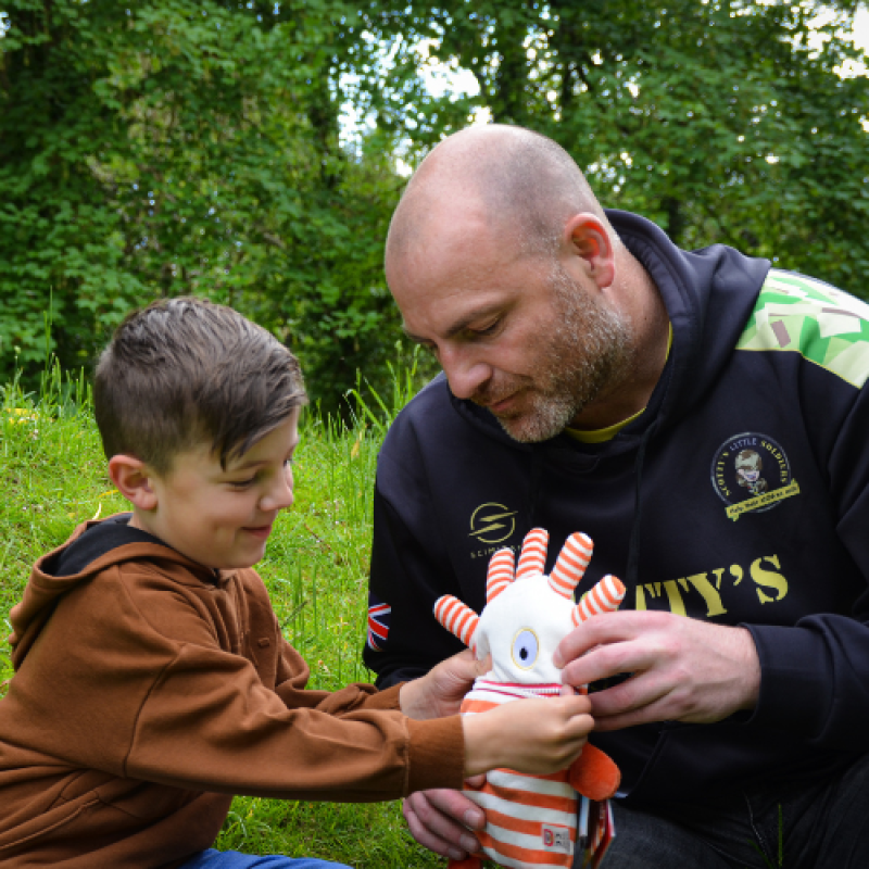 Bereaved Military Child & Professional from Scotty's Little Soldiers, the charity for bereaved British Forces children and young people, using a bereavement resource